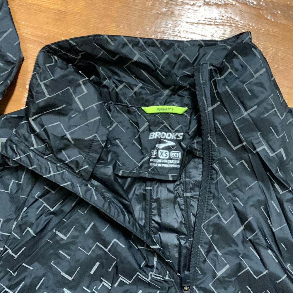 Brooks running Lightweight Packable Jacket - image 4